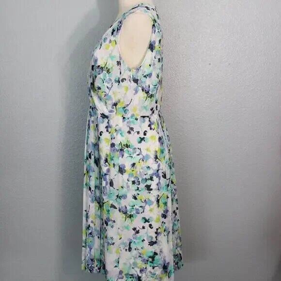LIZ CLAIBORNE Spring Floral V Neck Pleated Skirt Dress Size 4 - Picture 7 of 12